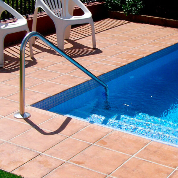 Baranda en acero inoxidable para interior de piscinas